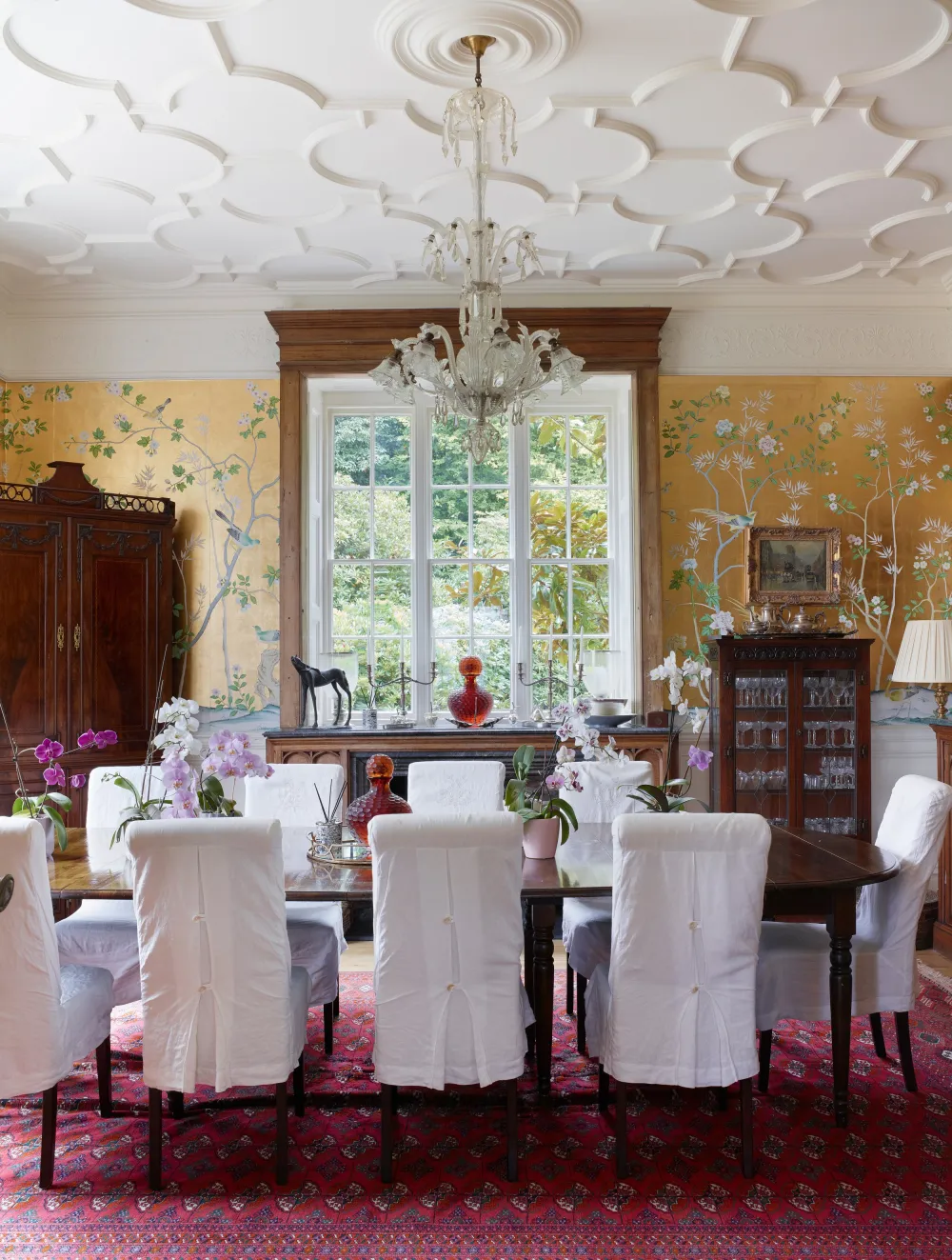 Dining room with gold chinoiserie wallpaper