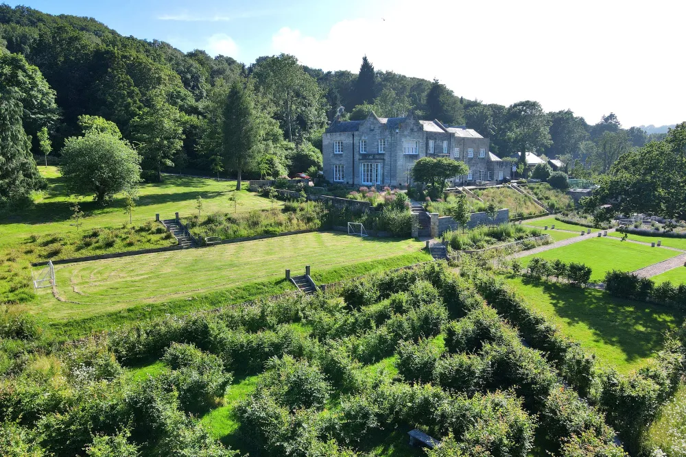 Terraced lawn and hornbeam maze